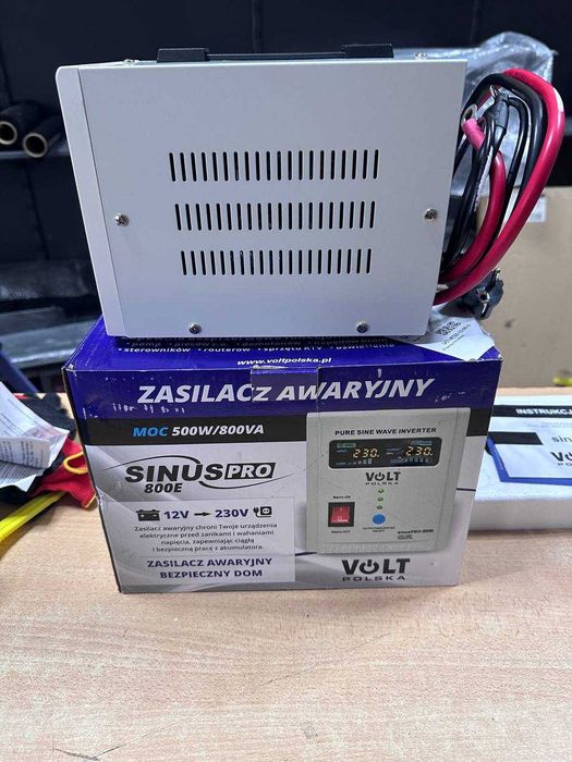 Інвертор VOLT POLSKA SINUS PRO 12V/800W (інвертор+зарядка 2в1)