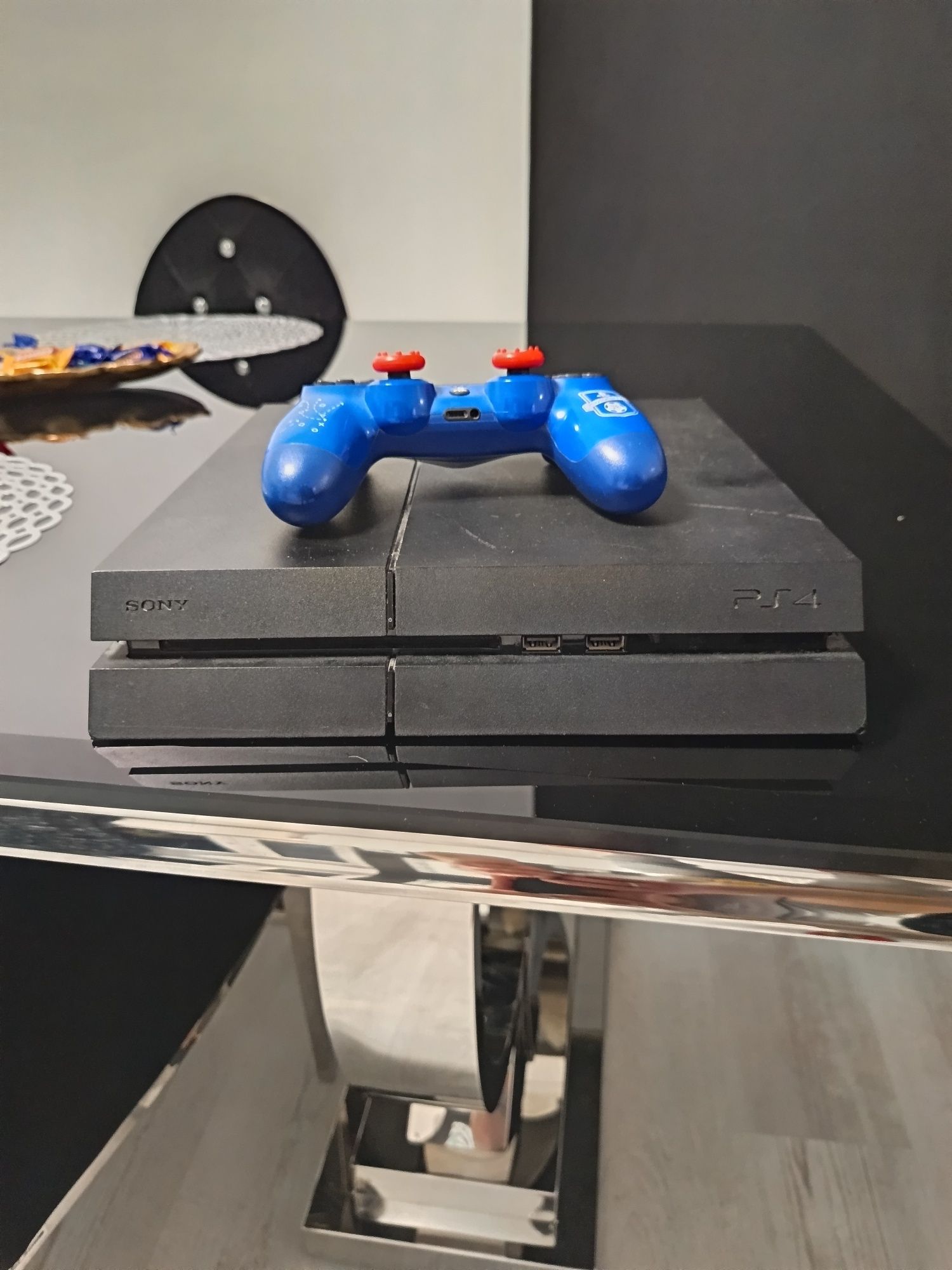 Sprzedam PS4 1TB