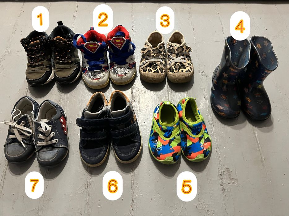 Взуття дитяче 23-26 р кросівки, капці в садок, чоботи