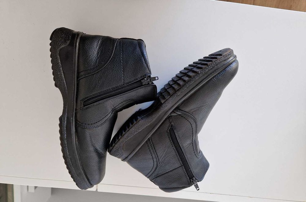 Botas Pretas T41 com 2 fechos