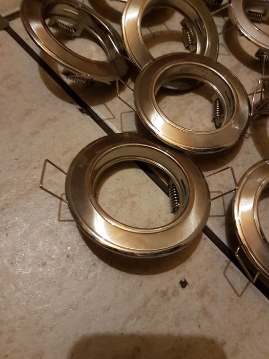 Oprawa sufitowa nadtynkowa  oczko świetlne