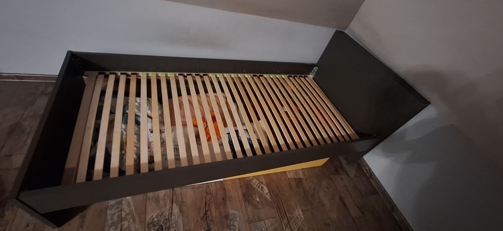 Łóżko z materacem jednoosobowe młodzieżowe BRW kolekcja Graphic 90x200