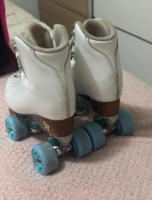 Patins de patinagem artística