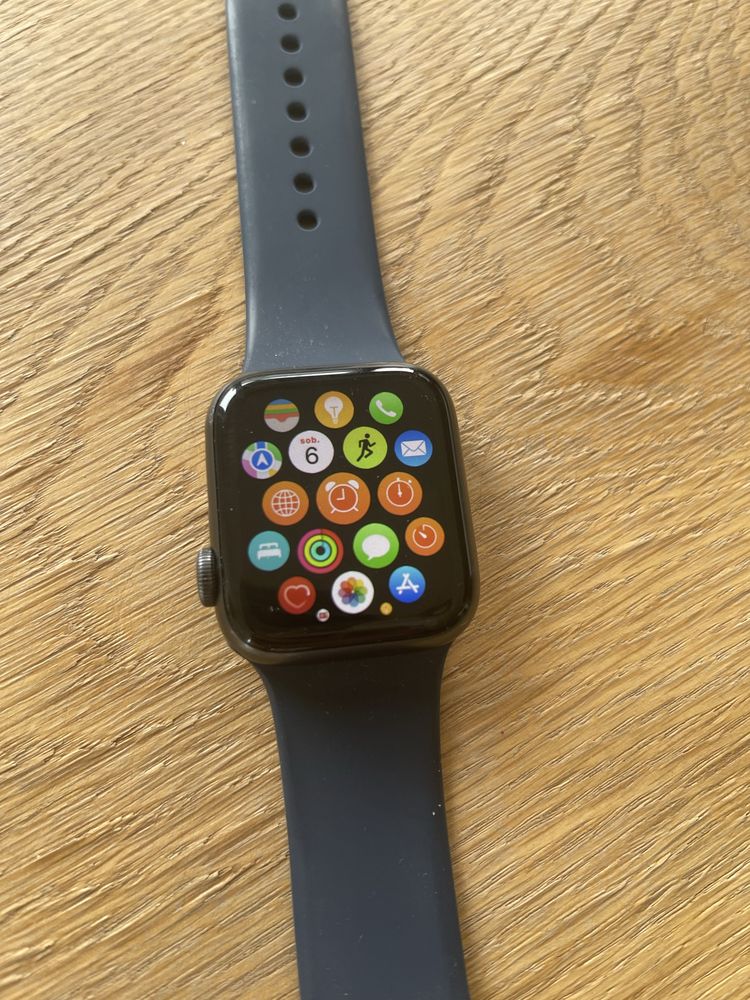 Apple Watch 6 40 mm zadbany z pudełkiem. Mało używany.