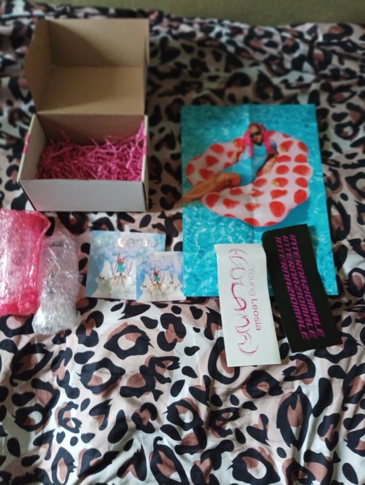 Young Leosia hulanki preorder deluxe