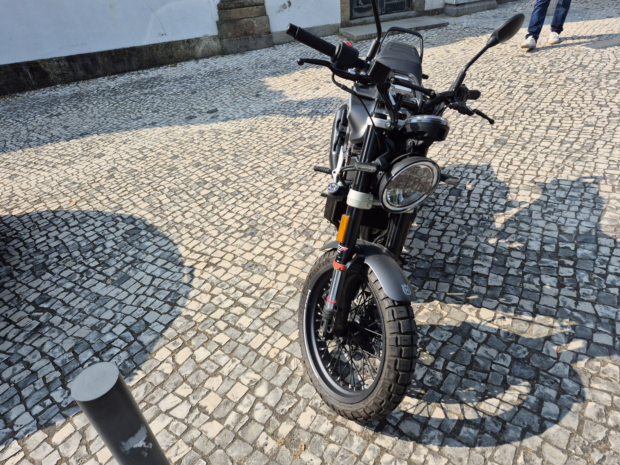Husqvarna Svartpilen 125
