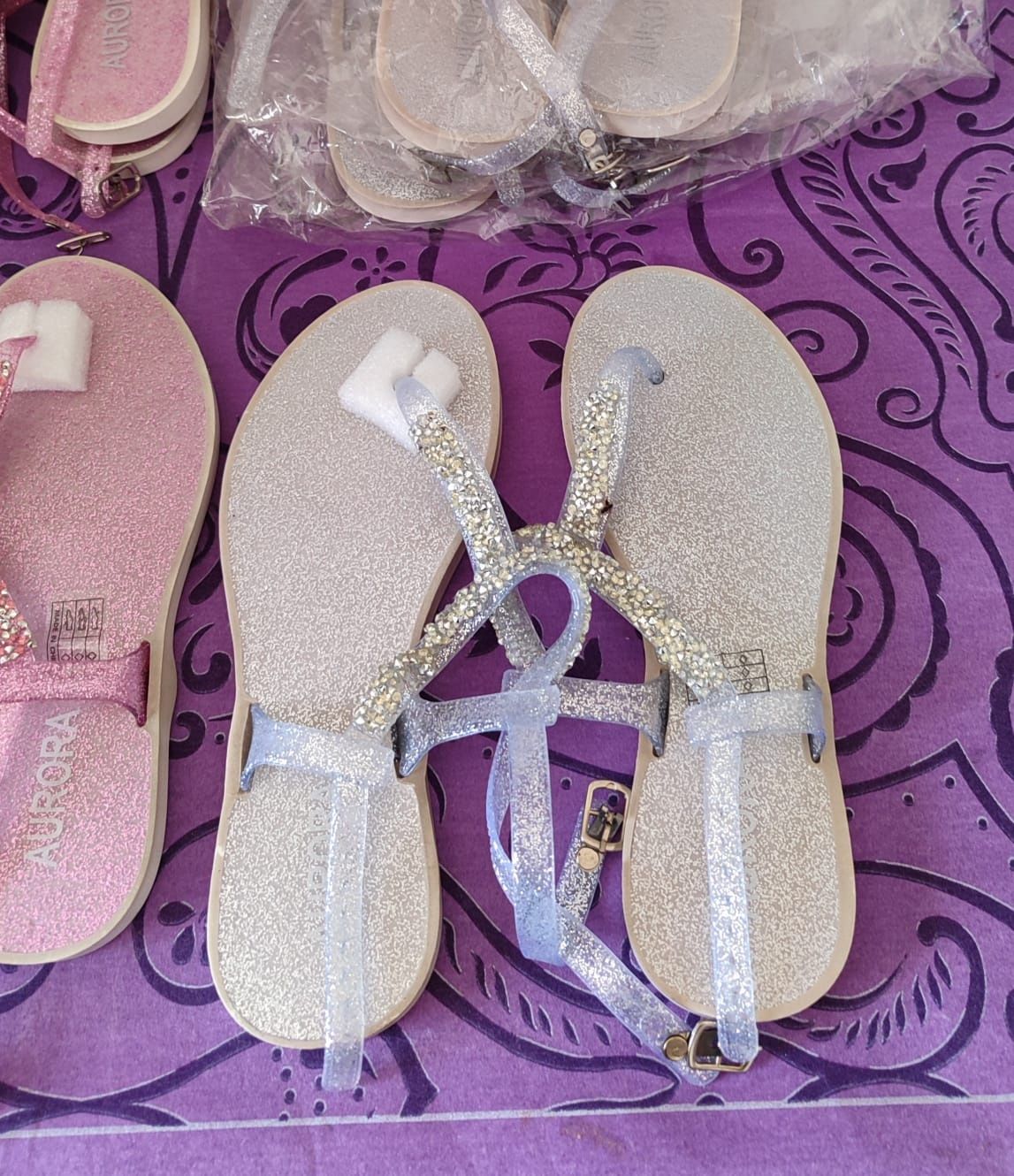 Sandálias Aurora - Novo

- Rosa 37/38 e 39
- Dourado 39
- Prateado 38/