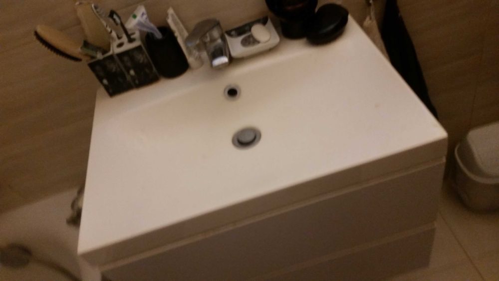 Umywalka łazienkowa Cersanit z baterią