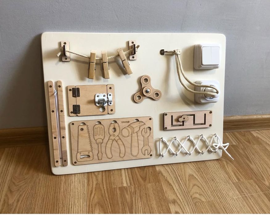 Бізіборд дерев’яний розвиваючий для дітей, Бізіборд Монтессорі