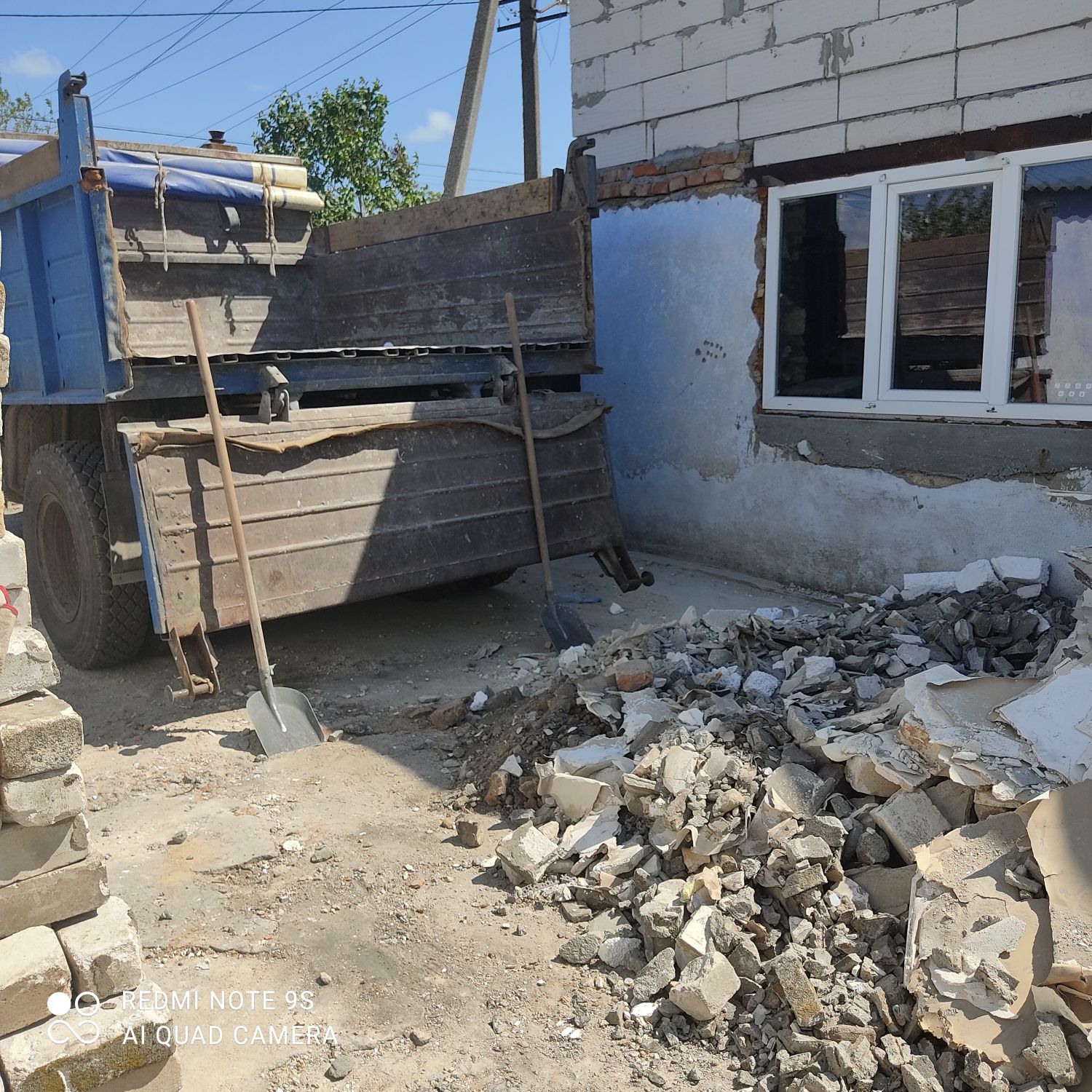 Вывоз любого мусора.доставка песка щебня отсева бута чорнозьома.