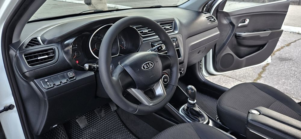 Kia Rio 2012 року