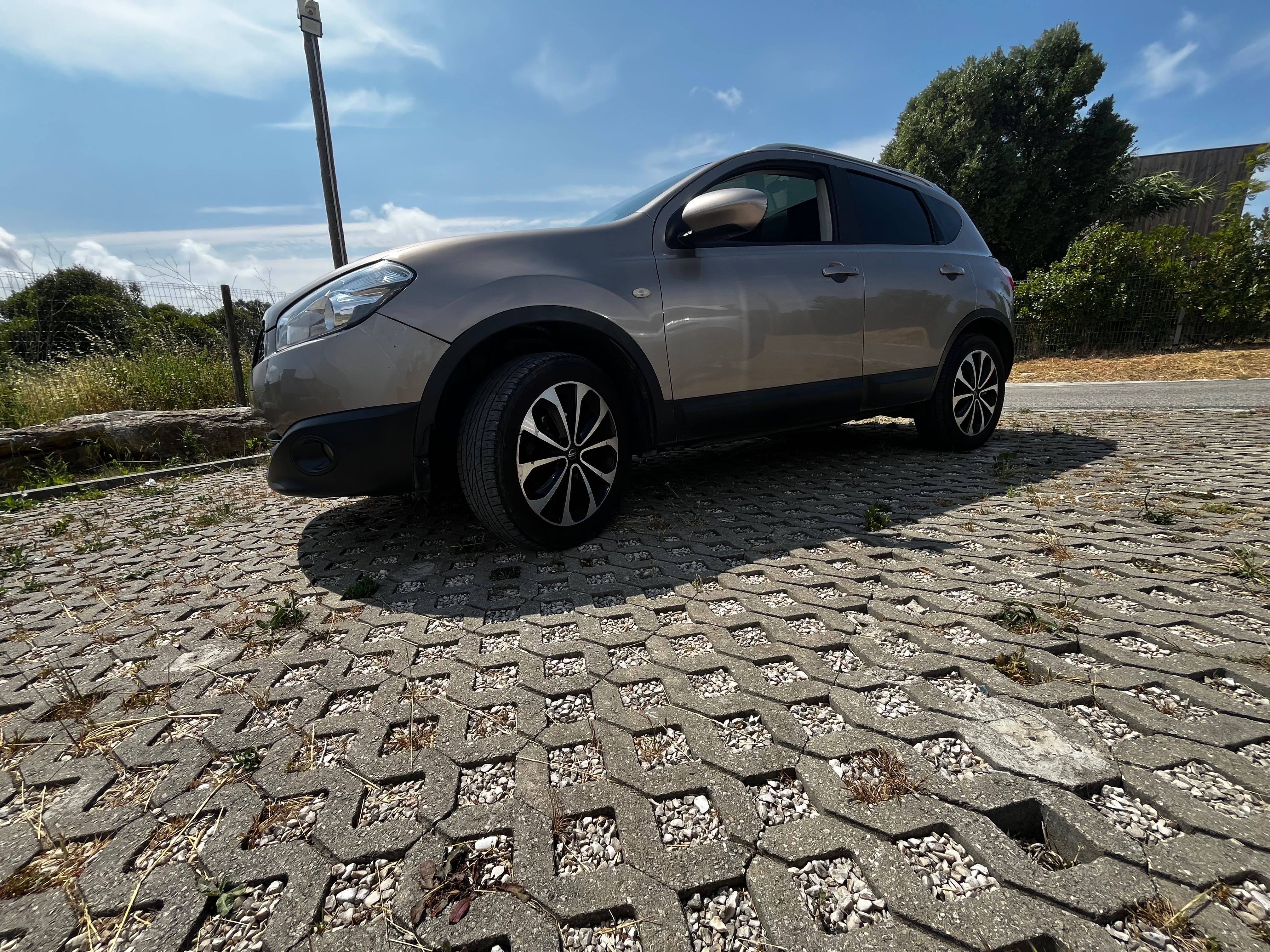 Nissan Qashqai 1.5 dezembro de 2010, em ótimo estado geral. SUV fiável