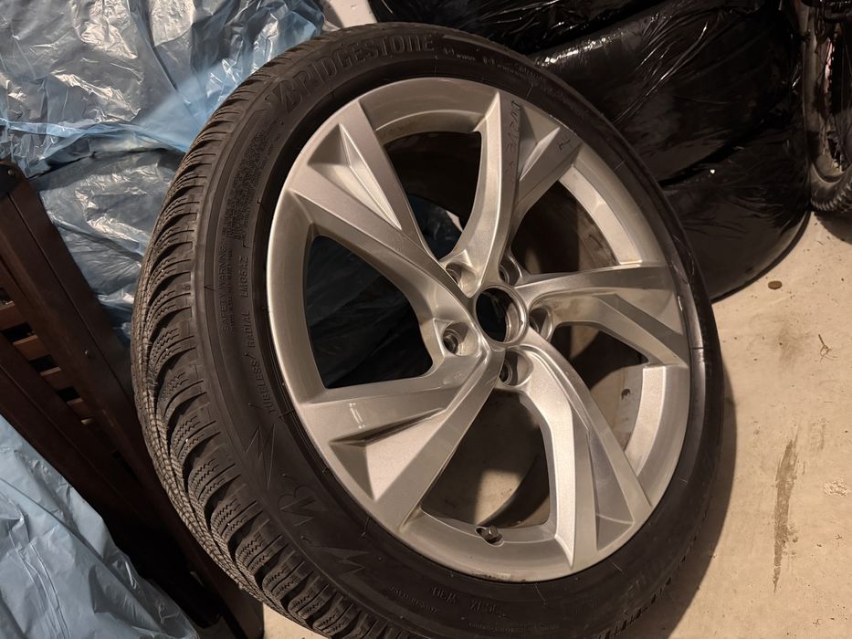 Felga pojedyncza  audi 18 cali z opona 240/40/18 DOT22