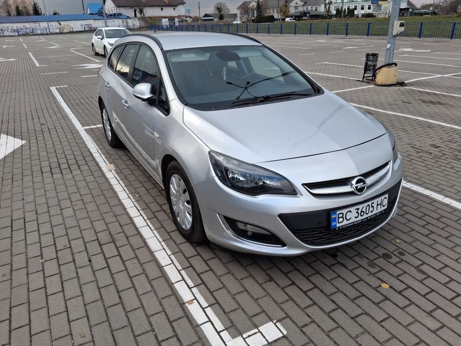 Продам опель астра J 2013 року випуску рестаїл