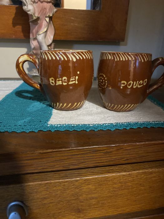 Conjunto de Canecas de Barro Tradicionais — “Bebi Pouco”