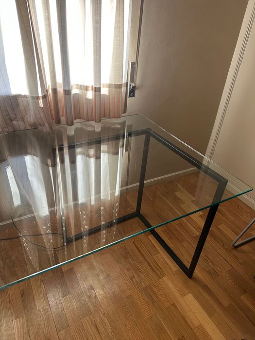 Mesa de vidro (Area)
