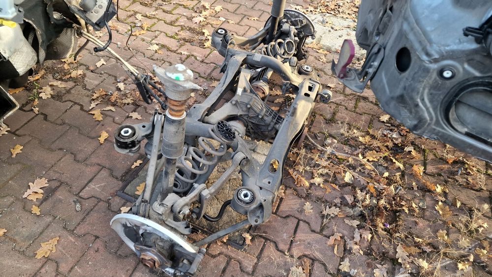 Belka tył wahacz zwrotnica most sanki wózek audi A4 B9 Quattro 2.0…