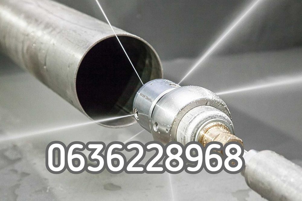 Прочистка канализации. Чистка труб коммуникаций. Сантехник