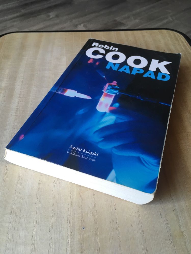 R. Cook NAPAD thriller medyczny