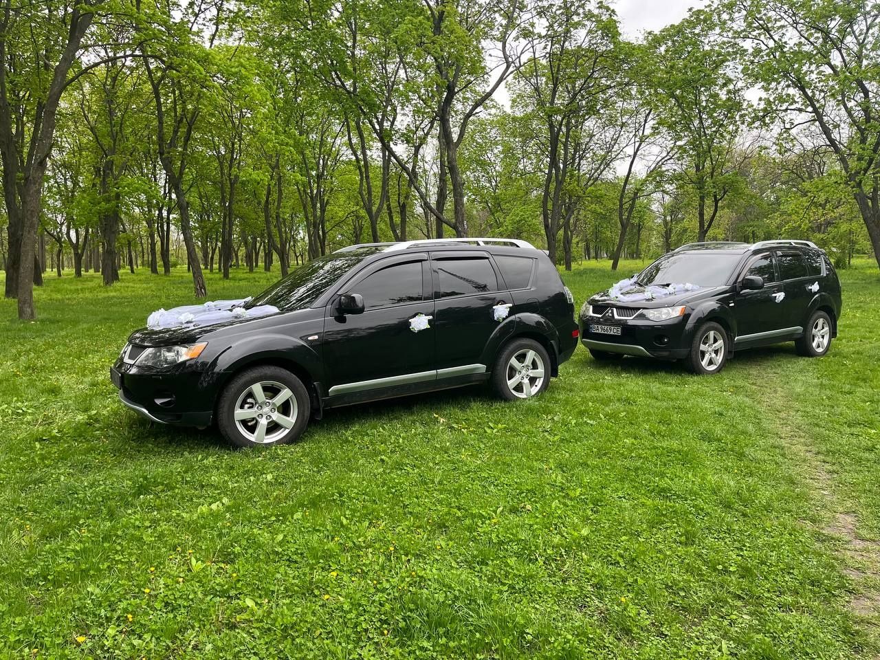 Два однакових авто на весілля, прокат- кортеж Mitsubishi Outlander XL