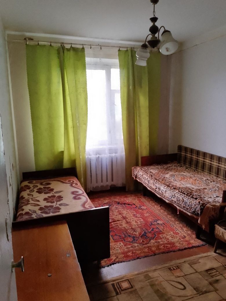 Продаж двокімнатної квартири в центрі міста