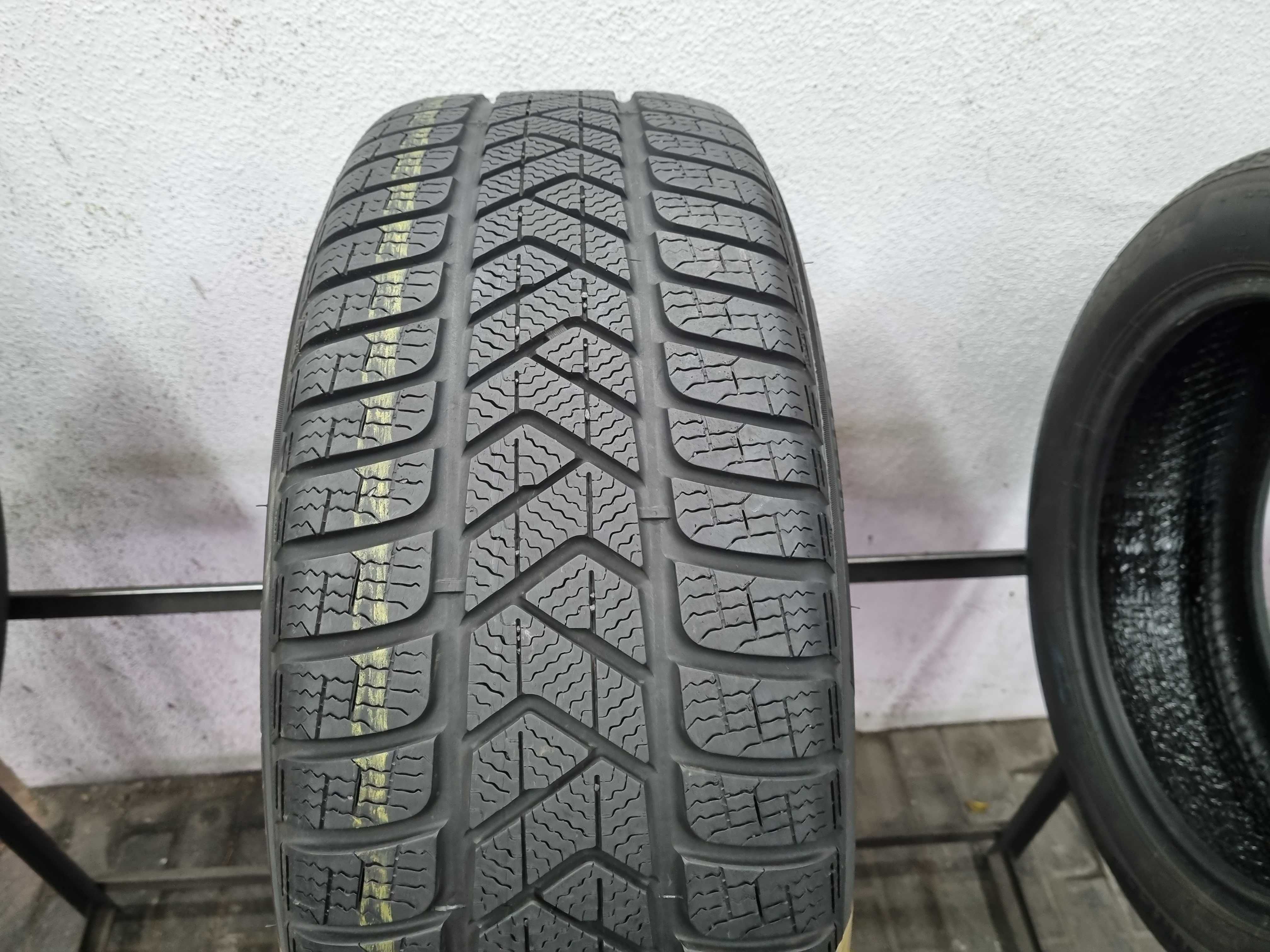 235/55/17 99H Pirelli Winter Sotto Zero 3 Dot.2720R