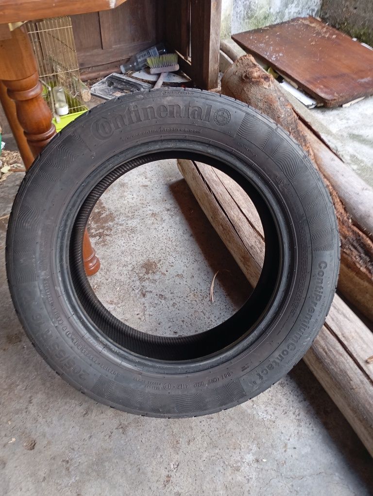 Vendo pneu semi novo continental medita  205 R 16 como novo