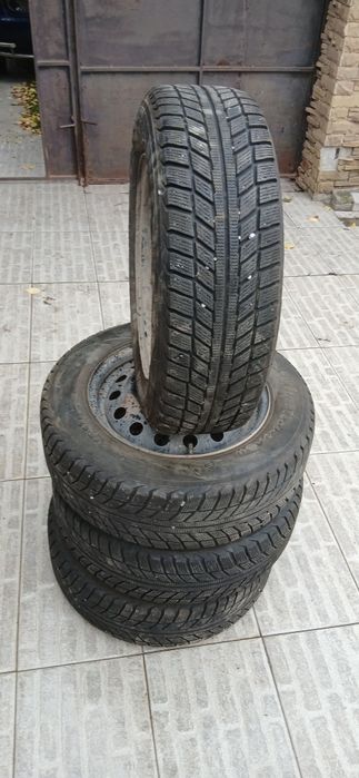 Резина зимняя 195/65/R15 диски и колпаки.