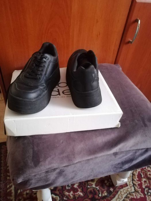 adidasy na wysokiej podeszfie czarne