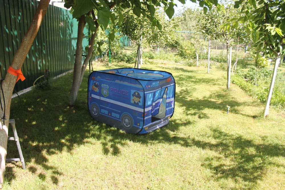 Дитячий намет у вигляді поліцейської машини