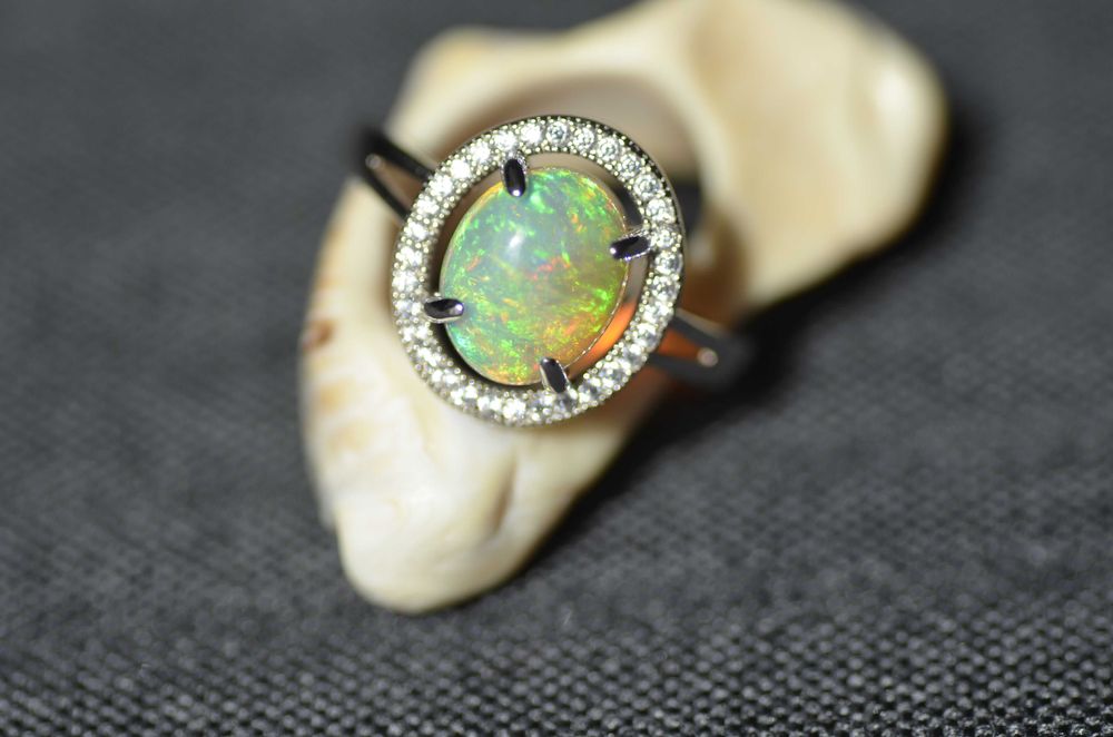 Komplet biżuteri z opalami - zawieszka i pierścionek