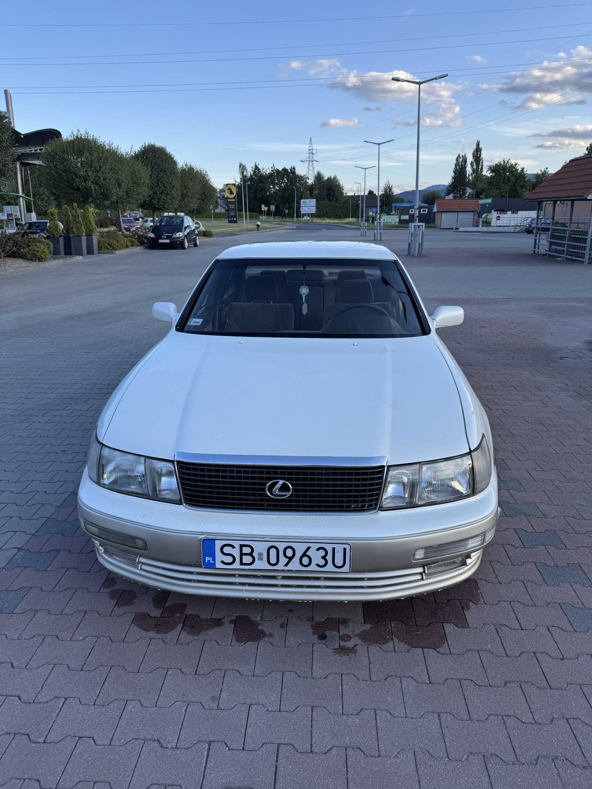 Lexus LS400 UCF10