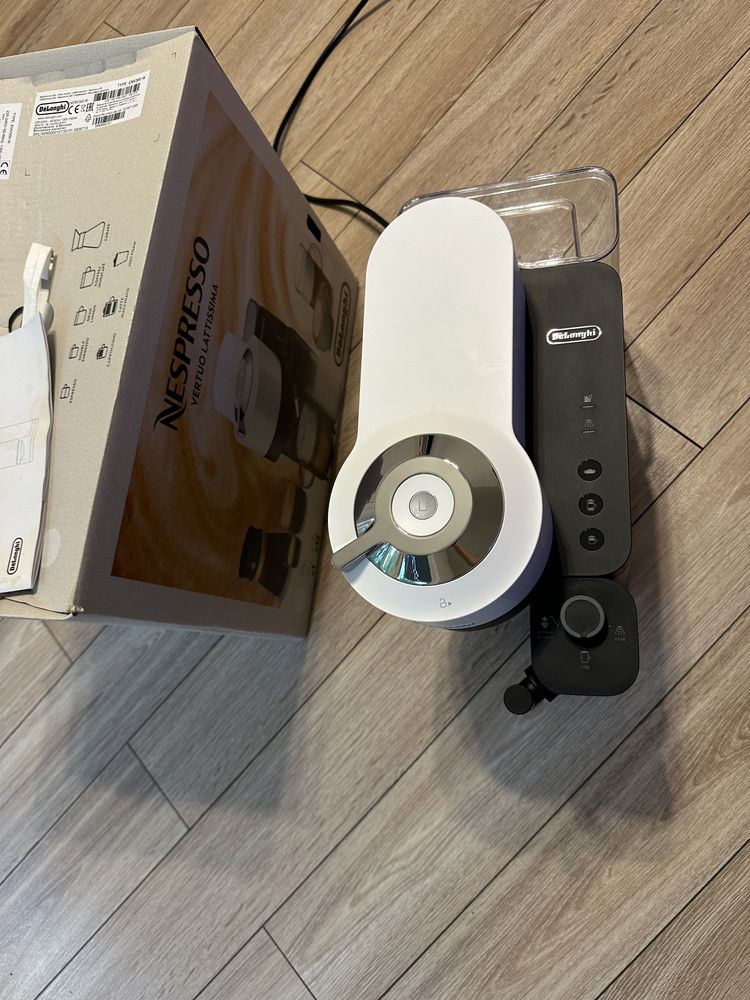 Ekspres DeLonghi Vertuo Lattissima