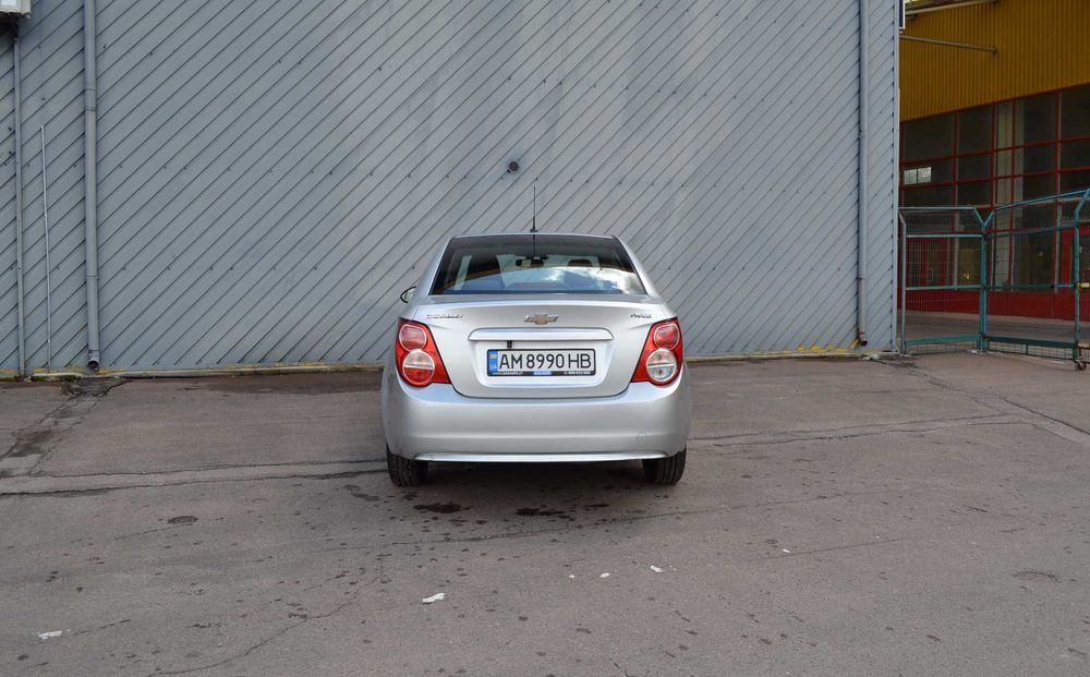 Chevrolet Aveo//Sonic T300 в седані