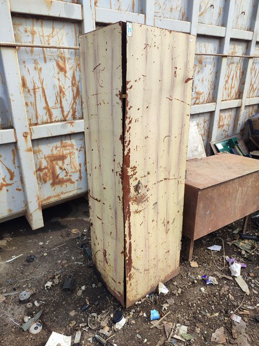 Сейф металевий..