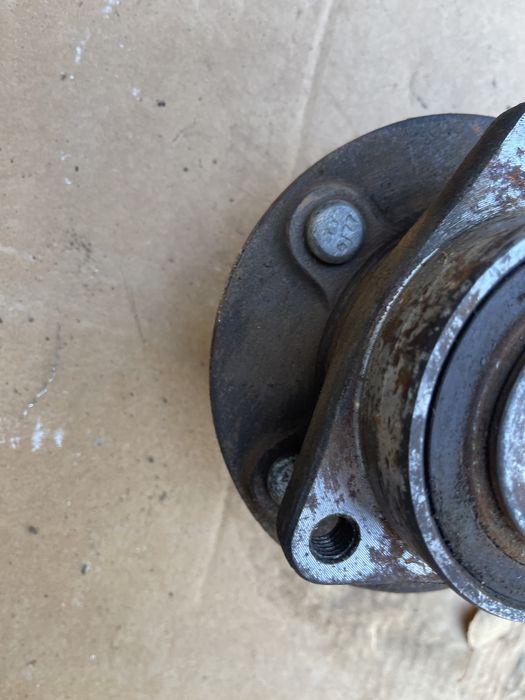 Ступица передняя  Opel Astra J Zafira B Chevrolet Cruze Orlando