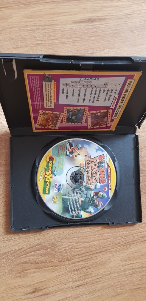 Gra ma pc worms forts