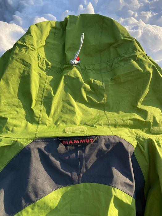 Вітрівка Mammut жіноча розмір М. Ветровка Mammut