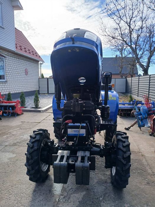 Трактор донгфенг 244 .