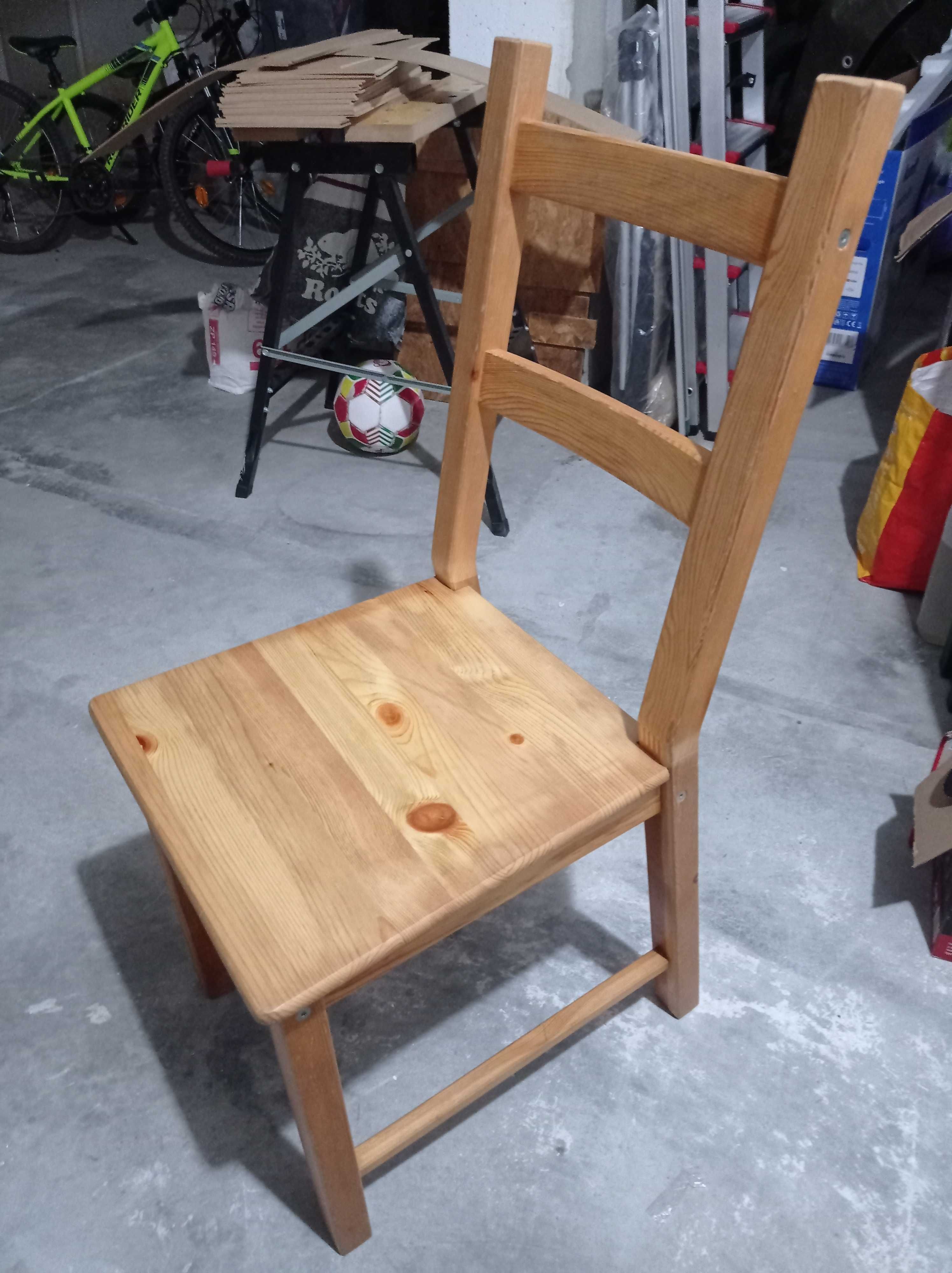 Cadeiras em madeira