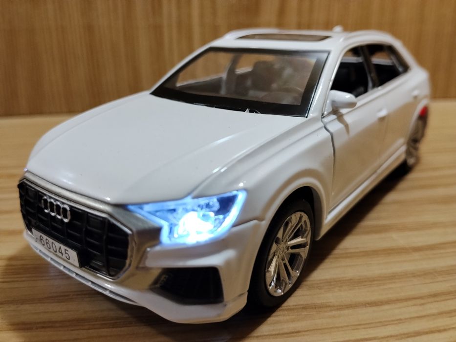 Модель Audi q8 1:32 Автопром металл свет звук инерция Ауди  машинки