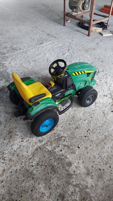 Traktorek john deere peg perego
