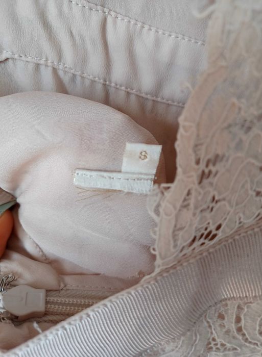 Długa sukienka koronkowa