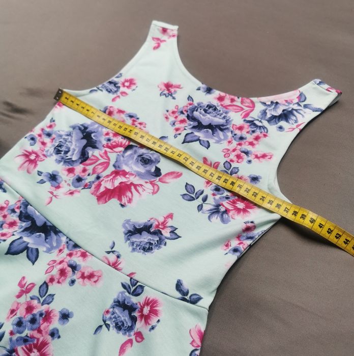 Seledynowa mietowa letnia sukienka w kwiaty