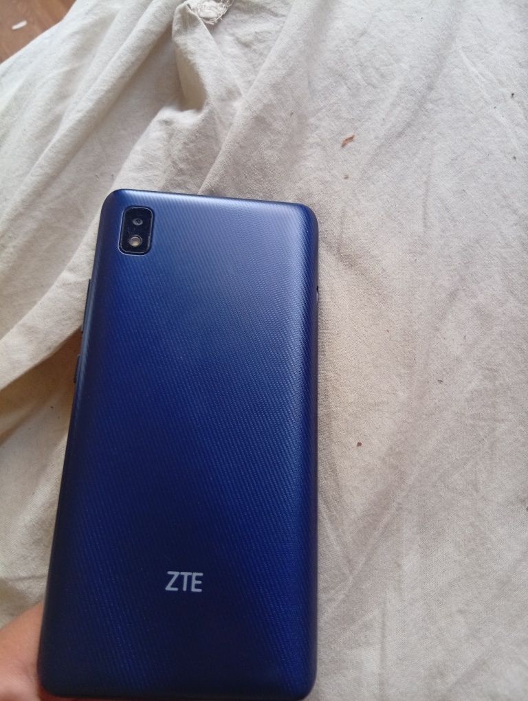 Celular ZTE novo