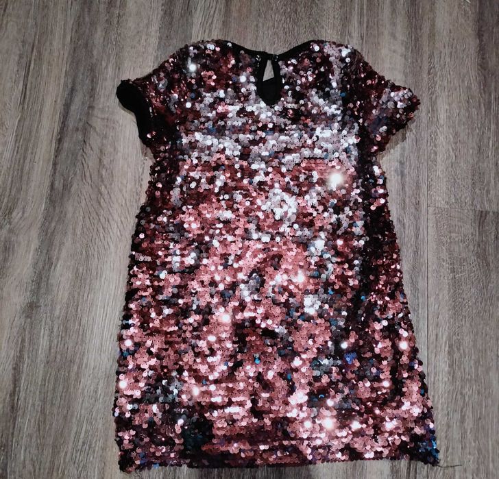 Сукня в маєтках для дівчинки