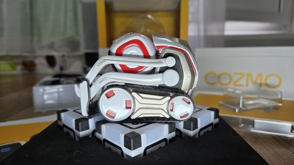 Робот Cozmo Anki