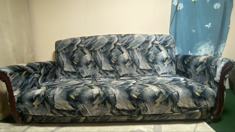 Продам диван. Цена договорная.