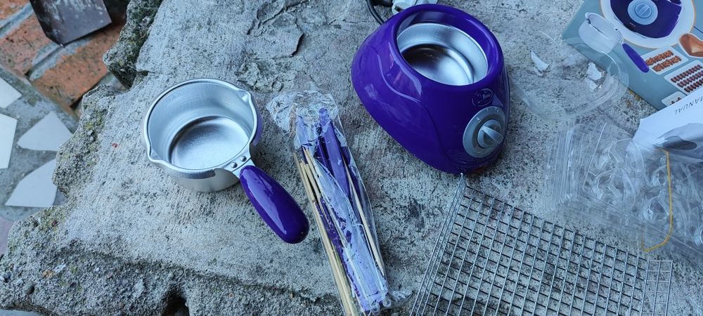 Elektryczny podgrzewacz do czekolady+akcesoria i foremki