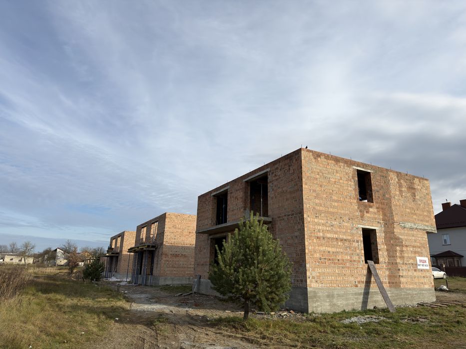 Продаються котеджі в м. Новояворівськ (с. Стадники)